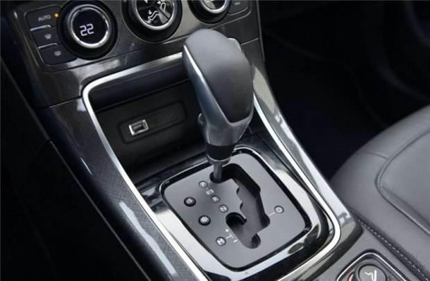 自動檔新手過來看 行駛中能換檔嗎?